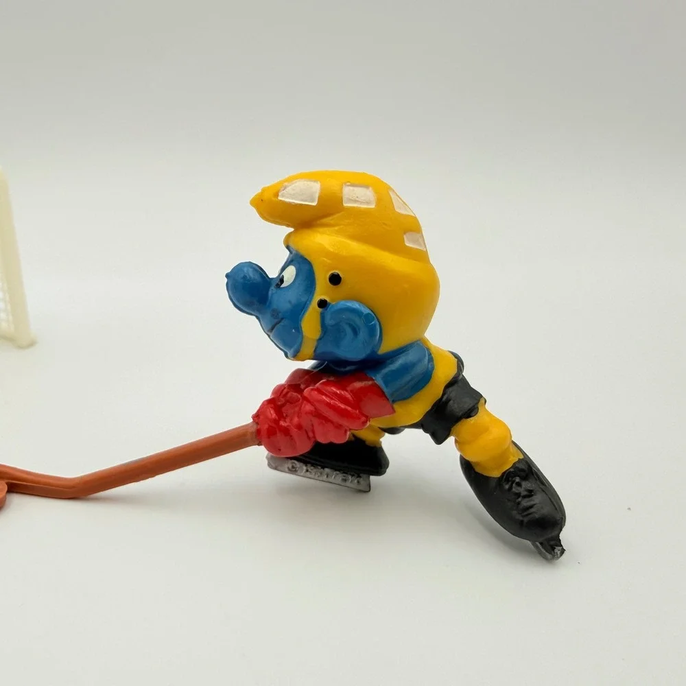 Vintage 1979 Peyo Smurf Hockey Player PVC Figure with Goal Net Accessory
